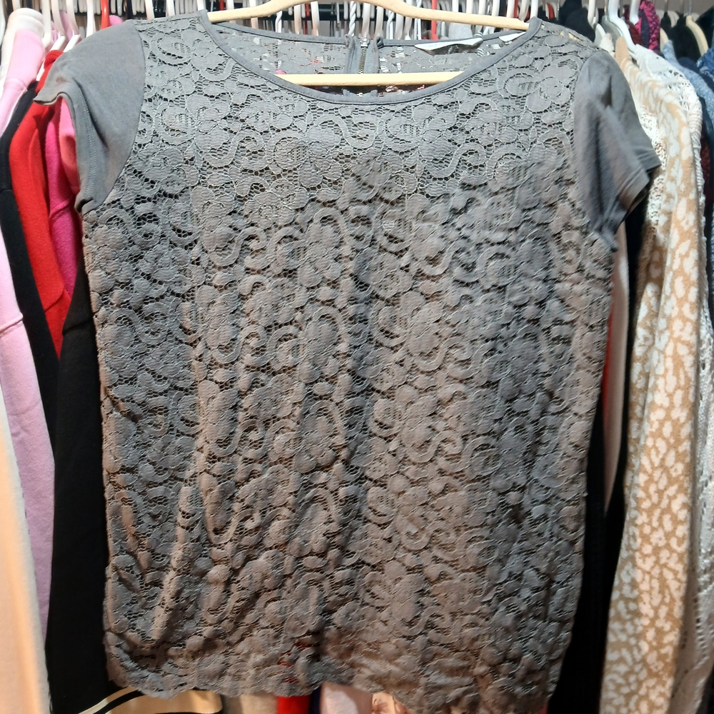 ☀️ 3 For $15 Gray Lace Women Top